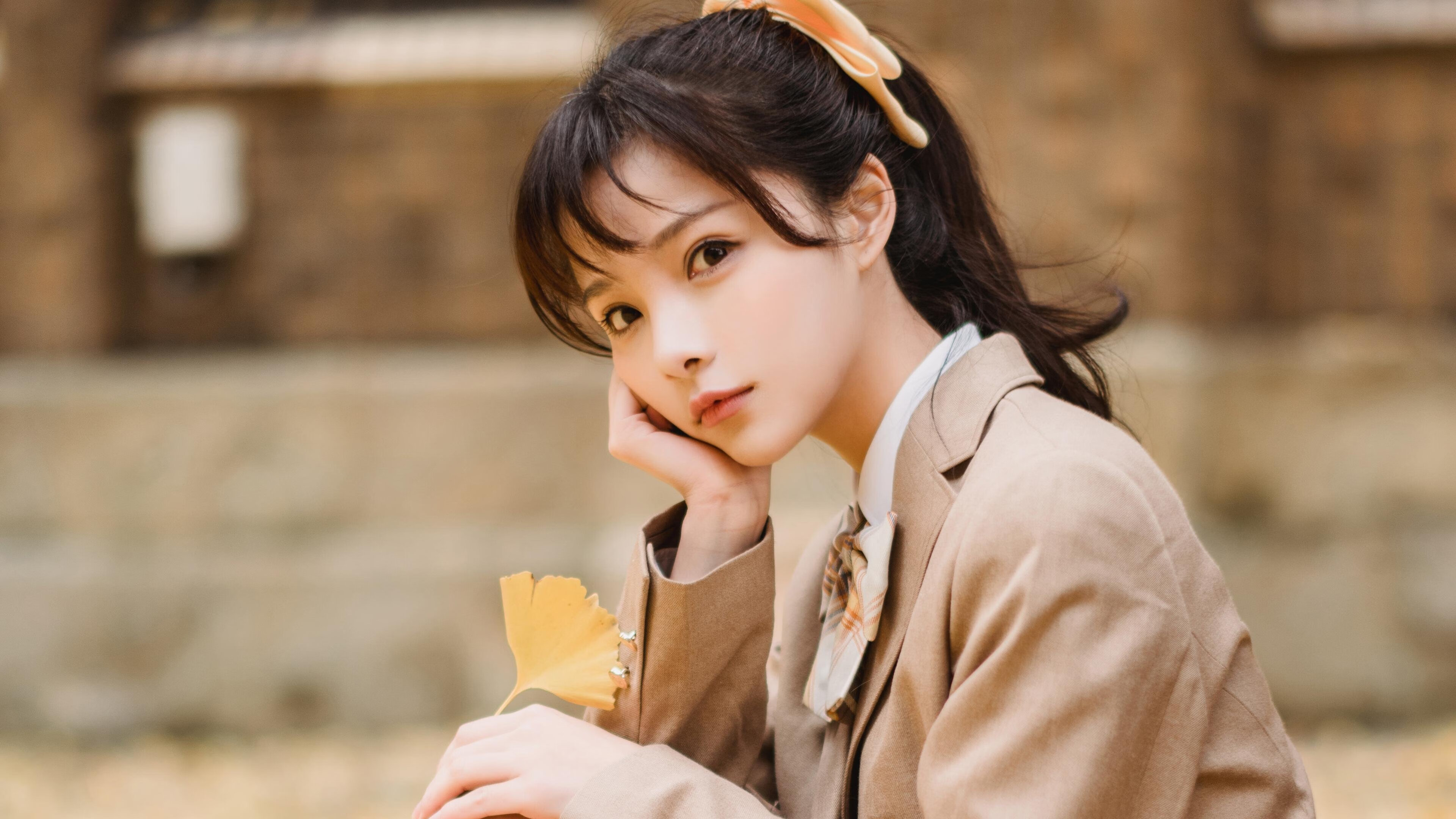 德国骑手吉尔·托马斯在2024年国际马术联合会障碍赛世界巡回赛中获得个人第六名，表现出色。