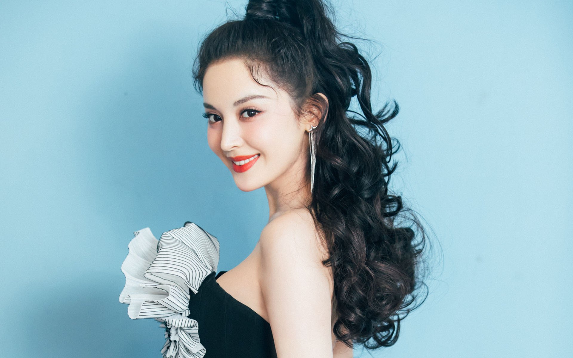 FB体育下载-国足战术多样化促进比赛观赏性，国足战术风格